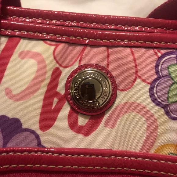 Coach handbag perfect for spring - Picture 15 of 16